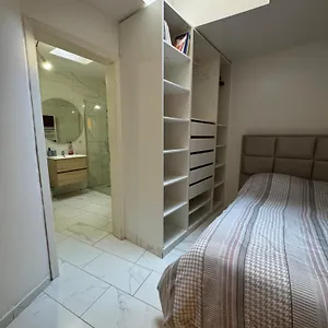 Yacine Gadio Appartement